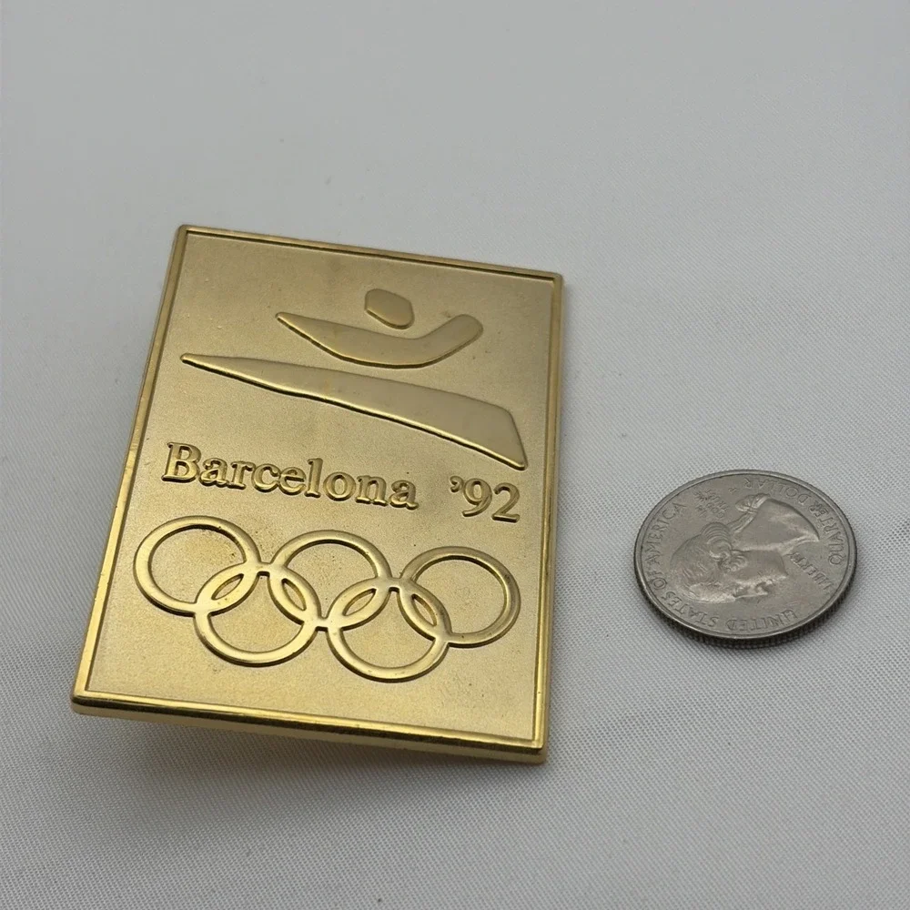 1992 Barcelona Summer Olympic Games Logo Spain Gold Tone Jumbo Lapel Hat Pin
